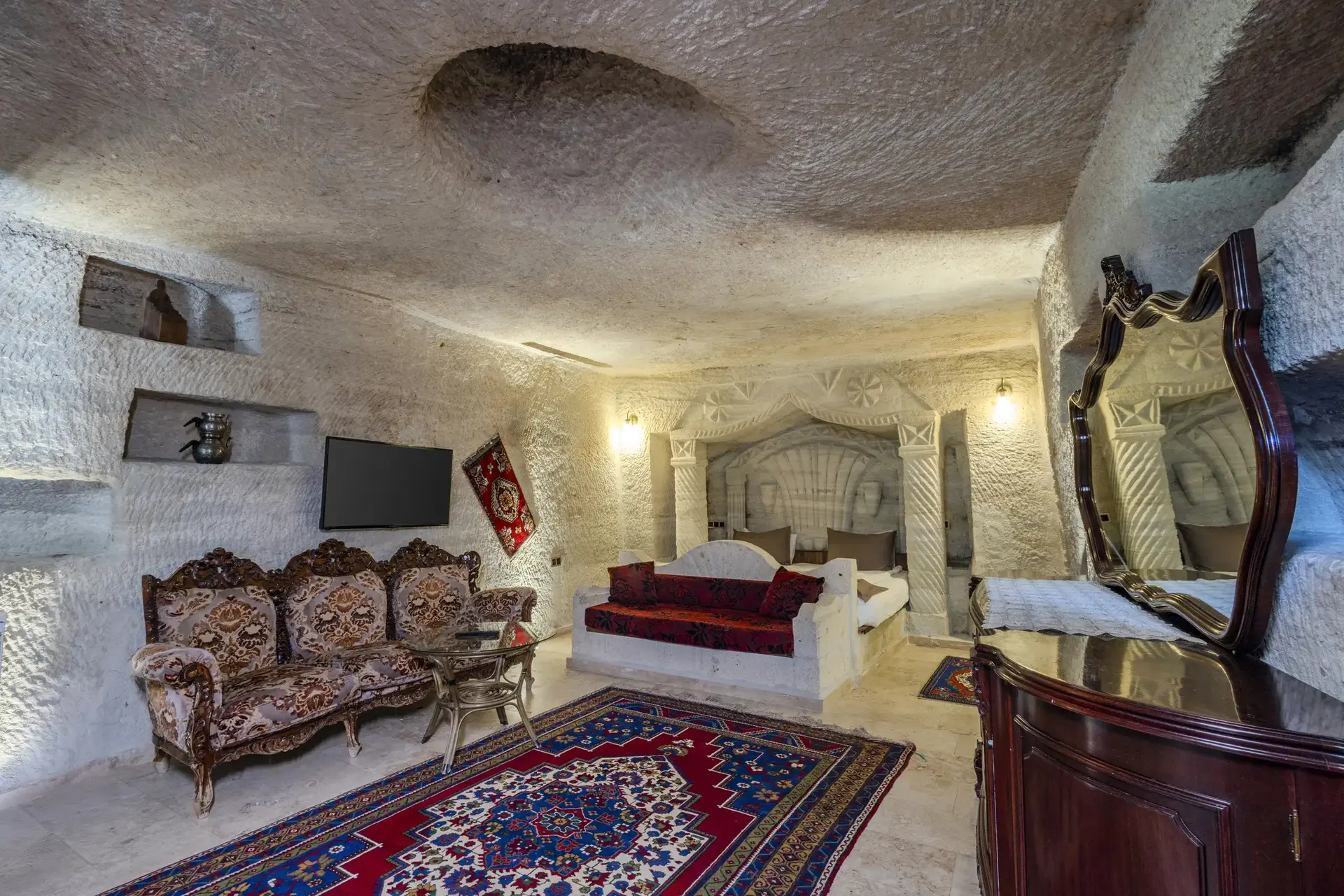 Deluxe Cave Room