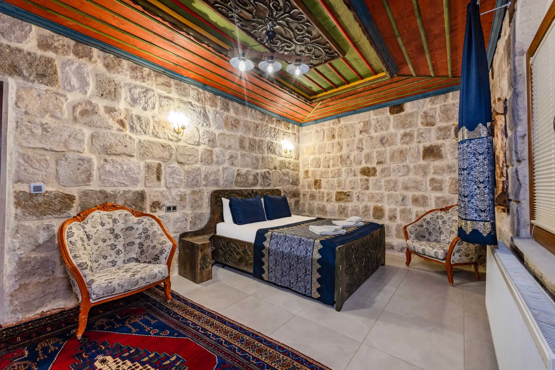 Deluxe Stone Room